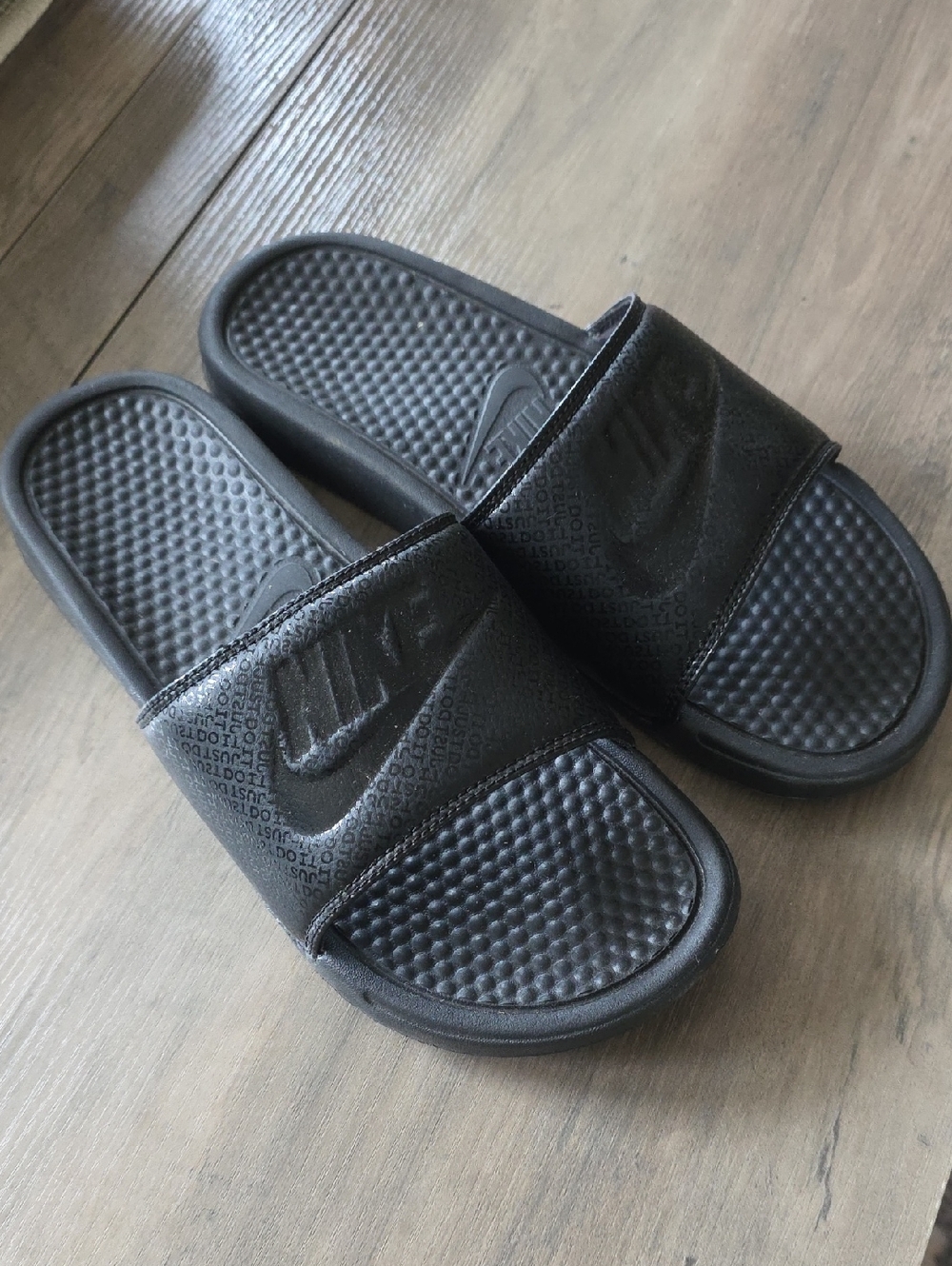 Nike Men's Black Textured Logo Slide Sandals